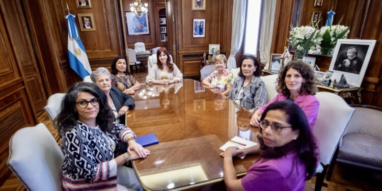 CFK denunció violencia política y de género en su contra ante expertas de la OEA