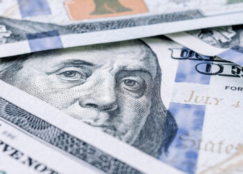 ¿Dolarización? Especialistas advierten por la «licuación salarial»