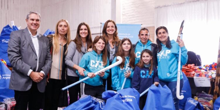 Tolosa Paz en Chacabuco y 9 de Julio: playones para clubes de barrio, materiales deportivos e inversión social