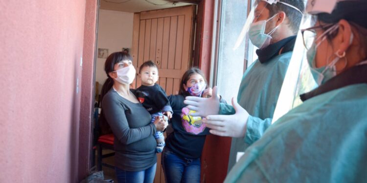 Piden evitar contagios en niños por «la peor epidemia de bronquiolitis que tengamos registro», dice ministro Kreplak