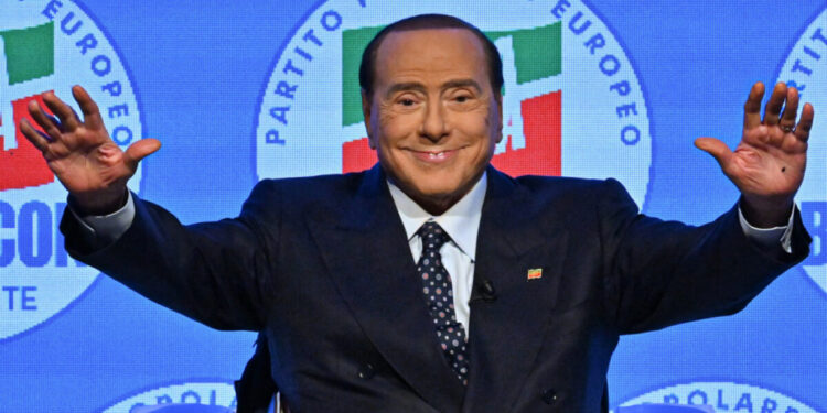 Murió Silvio Berlusconi, exprimer ministro italiano y de compleja relación con la democracia