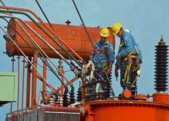 Una falla en la distribuidora nacional de energía dejó sin electricidad a Rosario y a la región