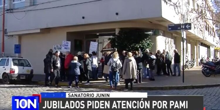 Jubilados organizados de Junín exigen a Sanatorio que cubra internaciones con PAMI