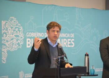 Kicillof en Chacabuco: «Donde le ofrecen tierras, hace viviendas»