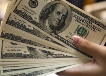 El dólar cotiza a $ 365,50 en el Banco Nación y el CCL sube a 678,56