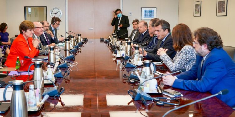 Massa va a EEUU por la deuda con el FMI