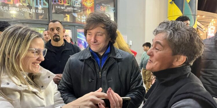 Milei se impone con el 31,85%, Bullrich y Larreta sacan 27,77% y Massa y Grabois 26,04%