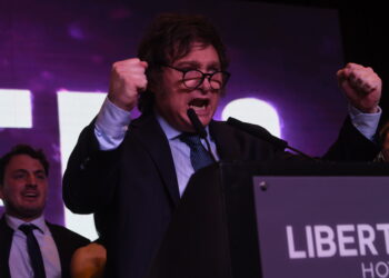 Milei convocó al balotaje a todos los que «quieran sacar al kirchnerismo», aunque criticó a la UCR
