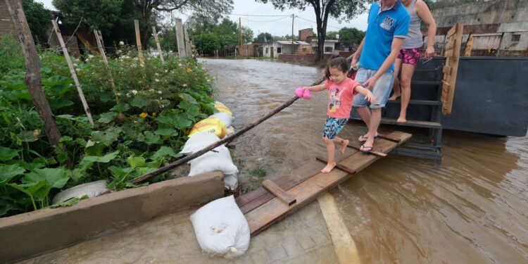 Con más de 1200 evacuados, Itatí es la localidad más afectada por las inundaciones en Corrientes