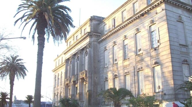 Emplean una compleja técnica en hospital público bonaerense para tratar una enfermedad del esófago