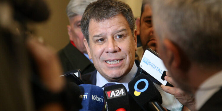 Radicalismo en diputados se divide en dos bloques tras fuertes tensiones