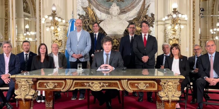 Punto por punto las 30 reformas anunciadas por Milei