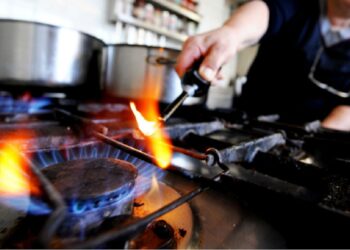 Piden suspender aumentos de tarifas de gas | Intendente de Echeverría presentó un amparo