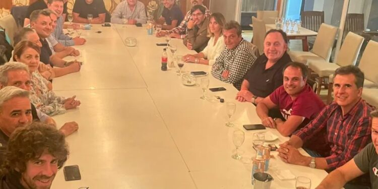 Intendentes del Frente Renovador se reunieron con Massa