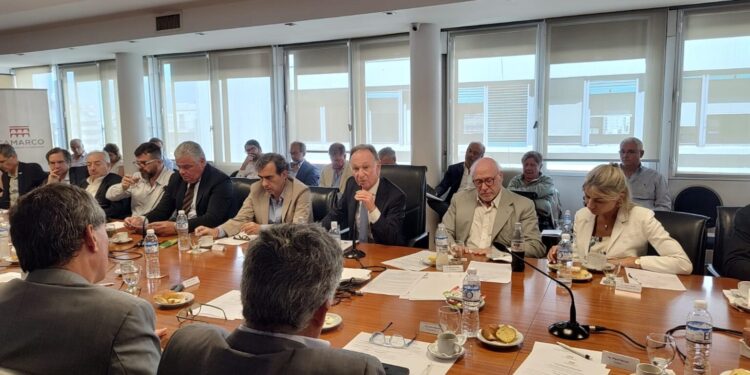 Empresarios de la construcción declaran «estado de emergencia» por obras públicas detenidas
