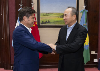 En medio de la incertidumbre, Kicillof se reunió con el embajador de China