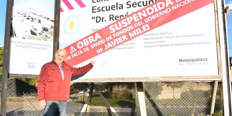 Zurro: «¿No era que las obras que estaban en ejecución iban a seguir?»