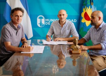 Katopodis presenció en Alberti la licitación del pavimento para Sector Industrial II