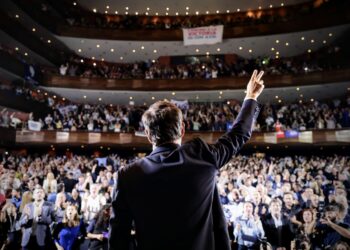 Kicillof: “Convocamos a un frente con todos los sectores que quieran ponerle un freno a Milei y defender a la Provincia”