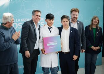 Kicillof recorrió General Villegas y Rivadavia: escuelas, netbooks y escrituras para dos distritos de la cuarta sección electoral